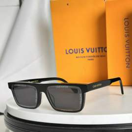 Picture of Louis Vuitton Sunglasses _SKUfw74907717fw